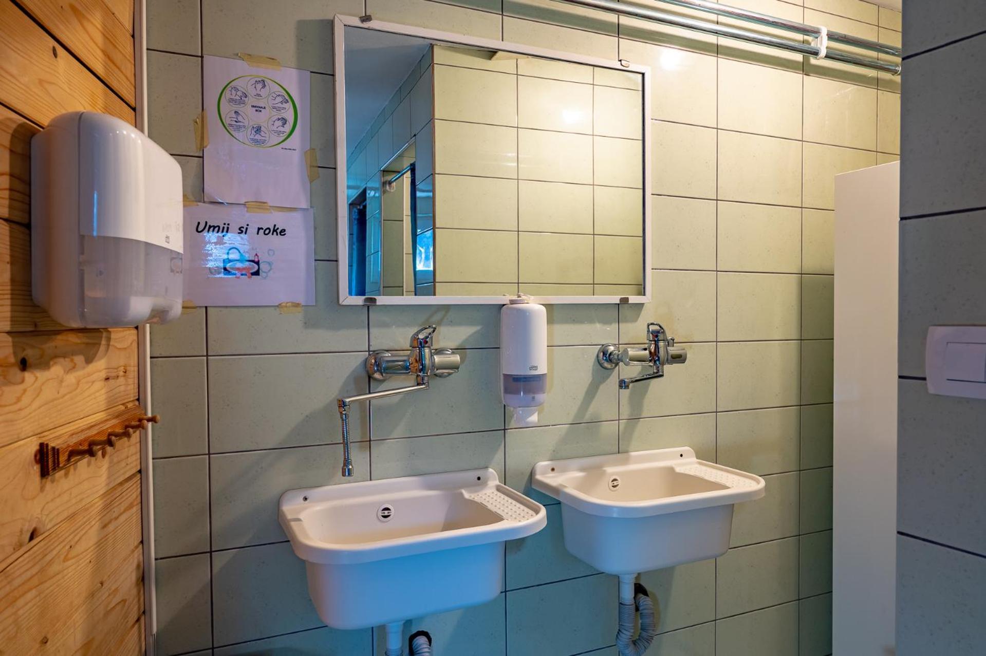 Apartments Farm House Uric Jesenice Phòng bức ảnh