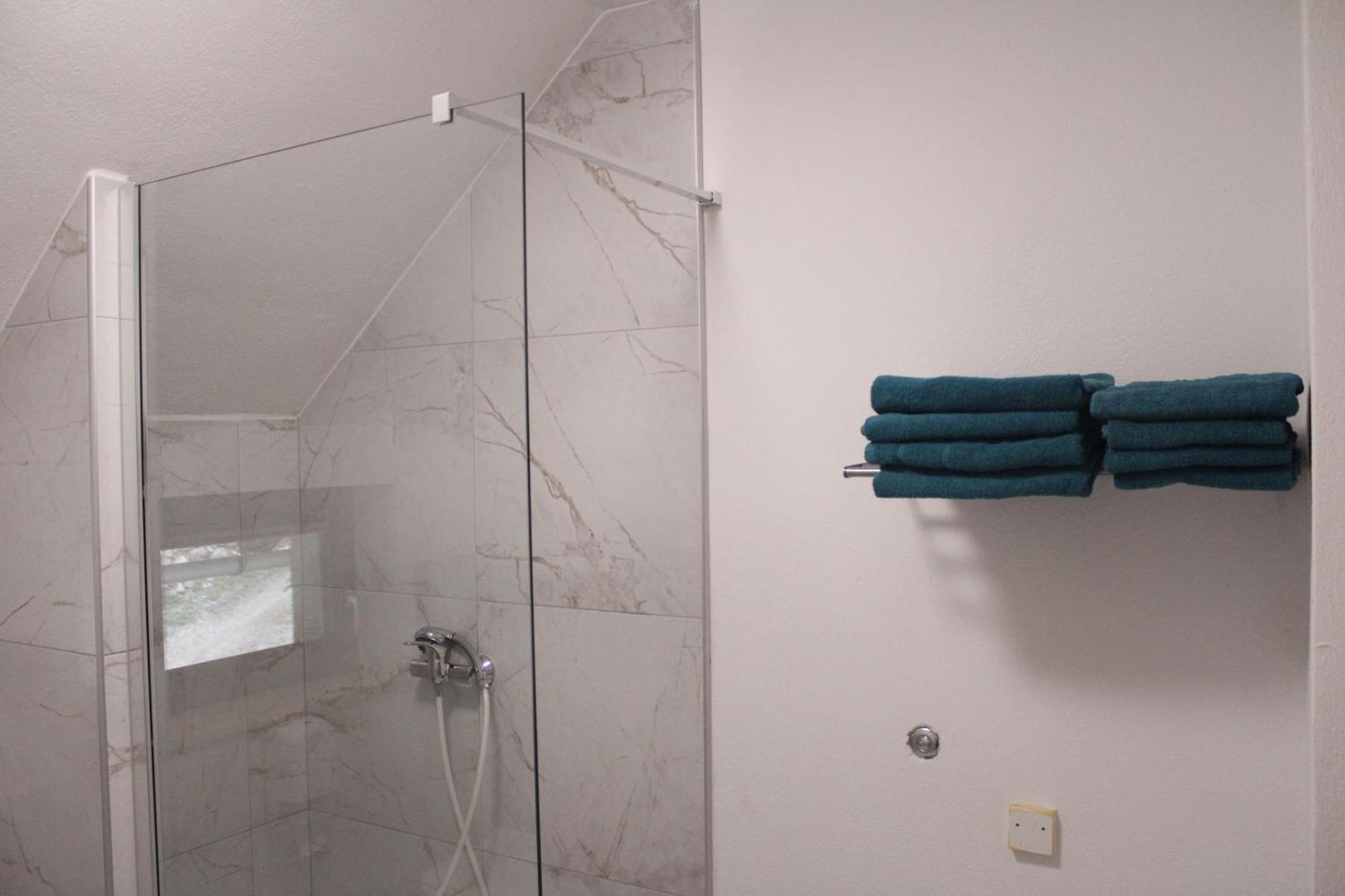 Apartments Farm House Uric Jesenice Phòng bức ảnh